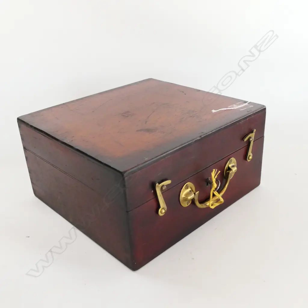 UN-NAMED SEXTANT IN MAHOGANY BOX Image 1++
